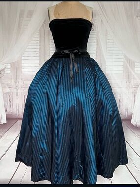 Laura Ashley 80s Bombshell Velvet/Blue Striped Dress